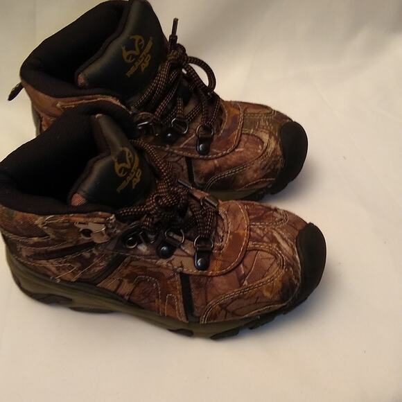 Realtree AP boys camouflage boots. Size 1 - Picture 1 of 7